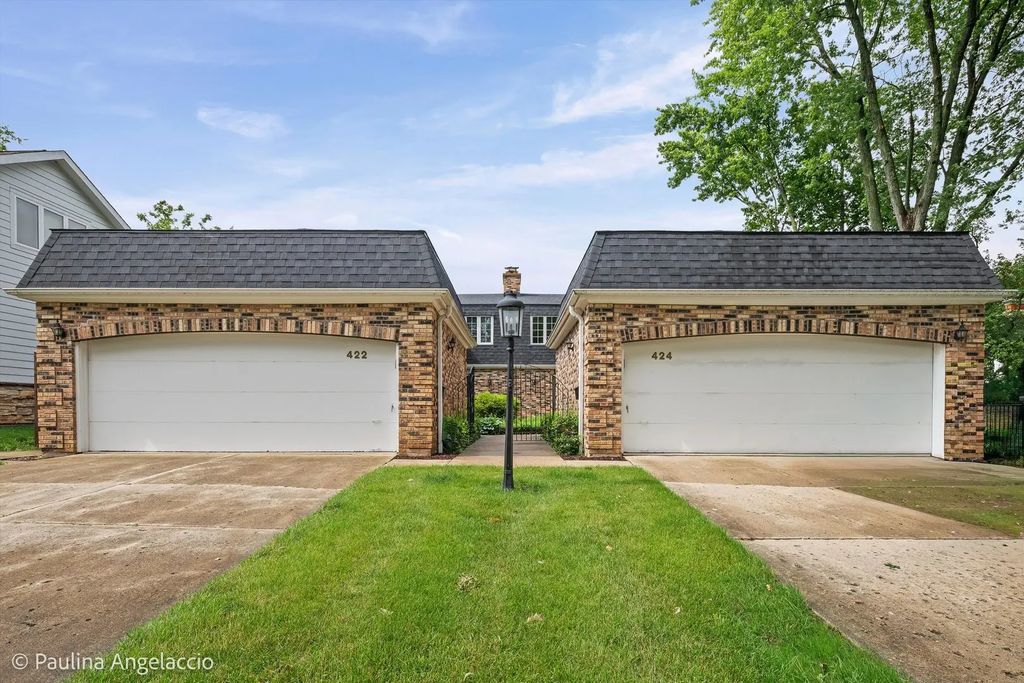 422 E Russell Street 422-424, Barrington