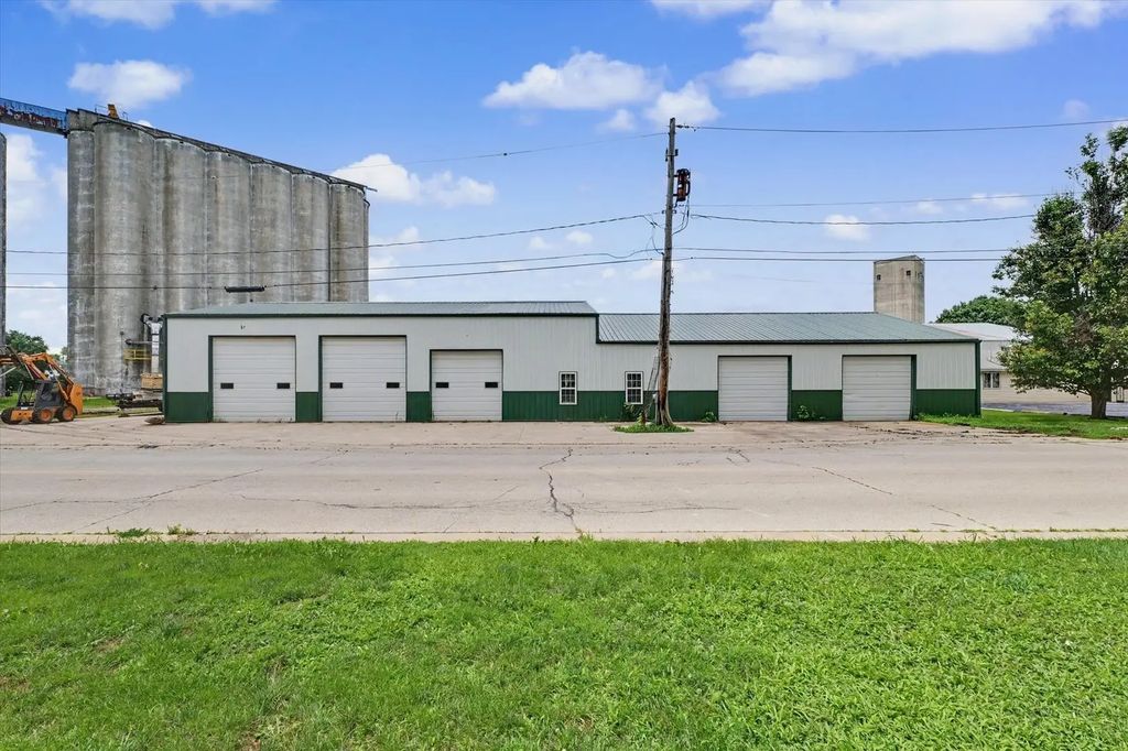 809 N Main Street, Farmer City