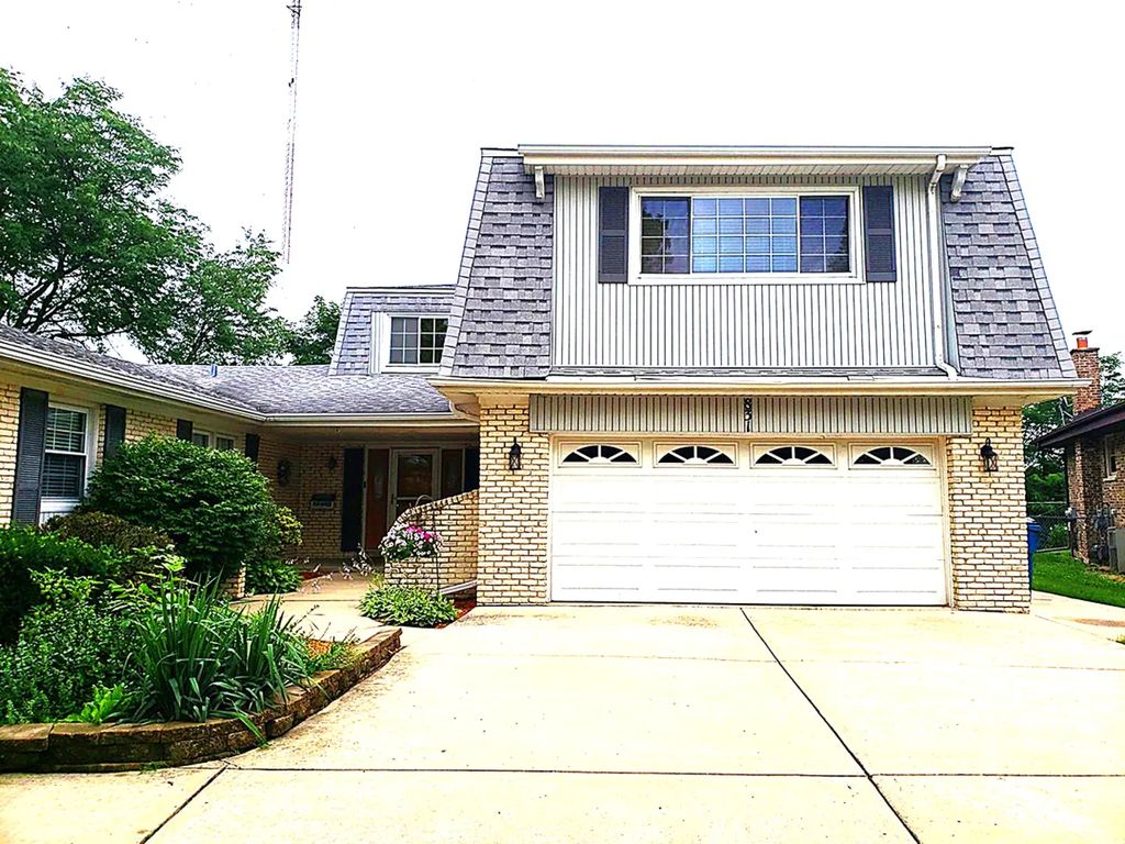 831 W Heritage Drive 2, Addison