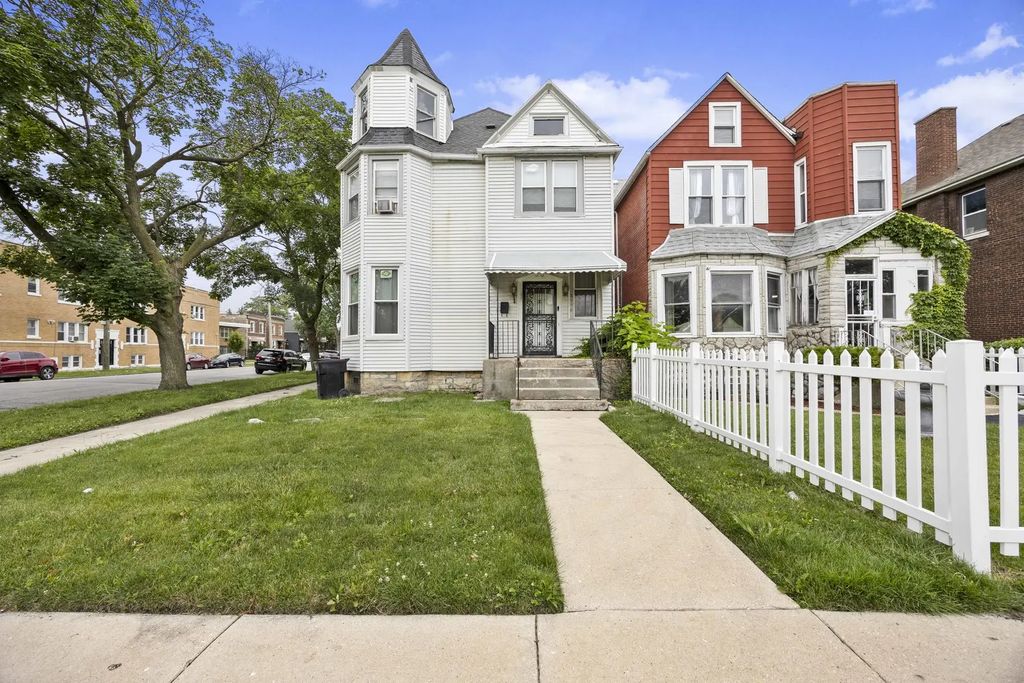 8956 S Dauphin Avenue, Chicago, 60619