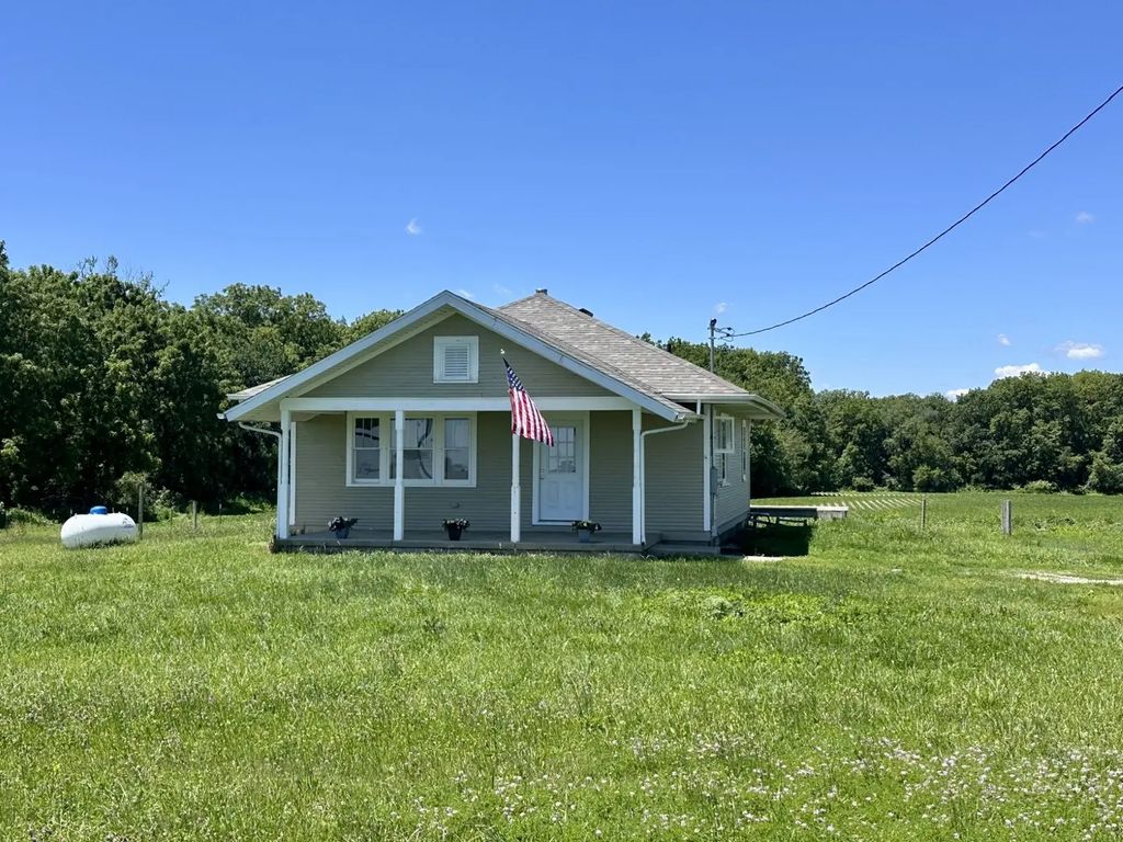 7637 1900 East Street, Tiskilwa