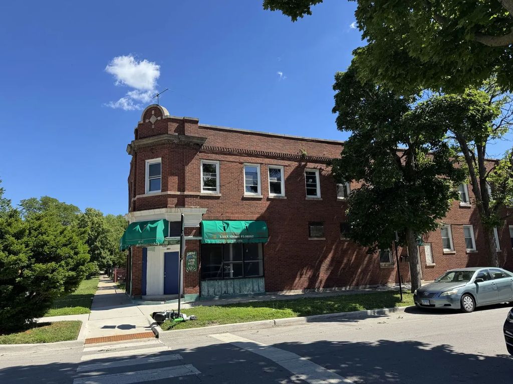 8357 S Marquette Avenue, Chicago, 60617