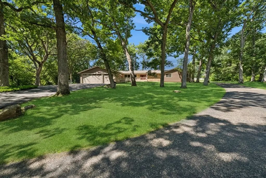 3605 Oak Ridge Road, Crystal Lake