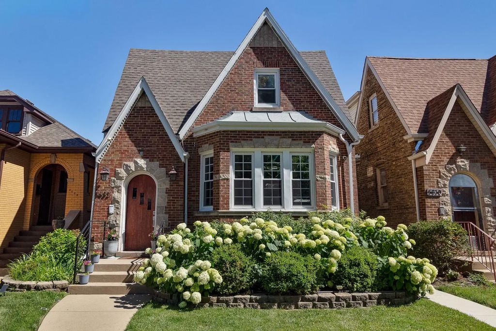 5632 W Pensacola Avenue, Chicago, 60634