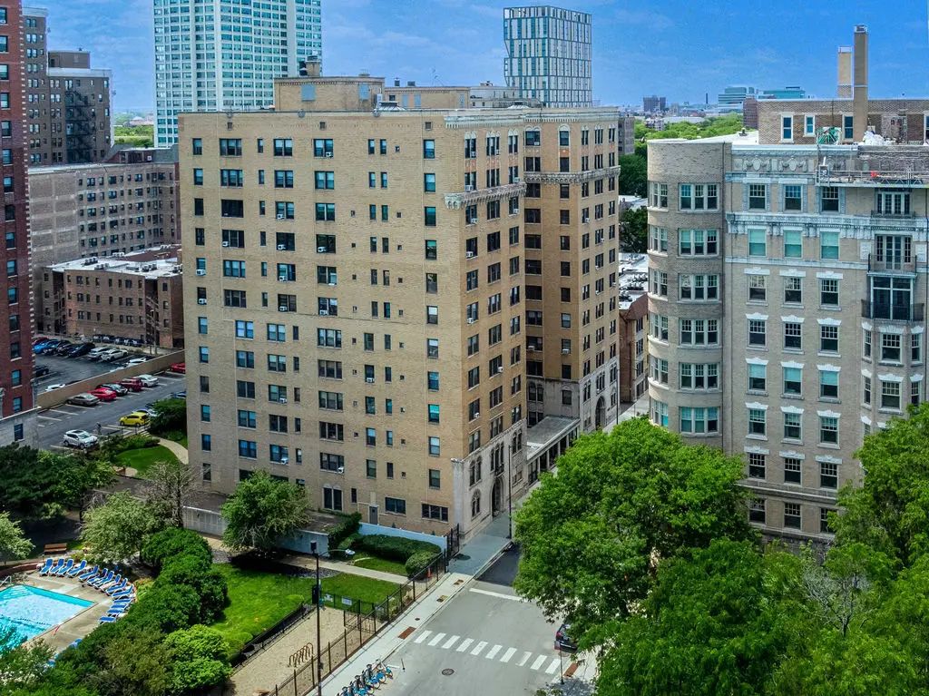 1755 E 55th Street 901, Chicago, 60615