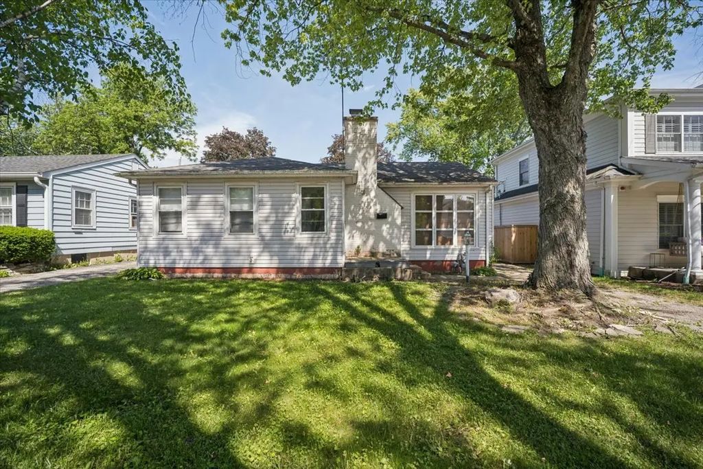 735 Prairie Avenue, Barrington