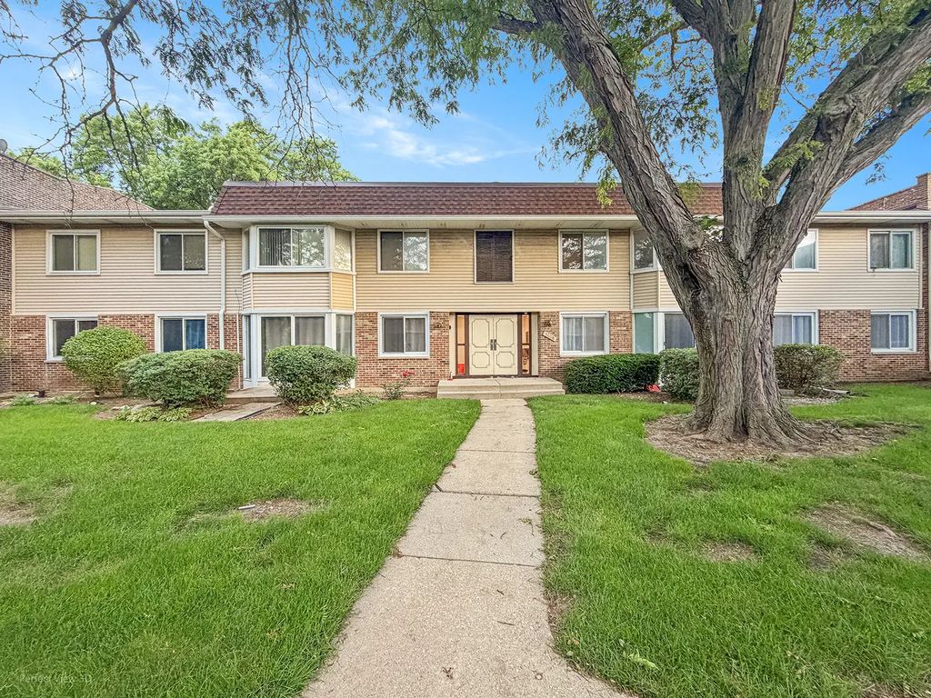 3008 Roberts Drive 1, Woodridge