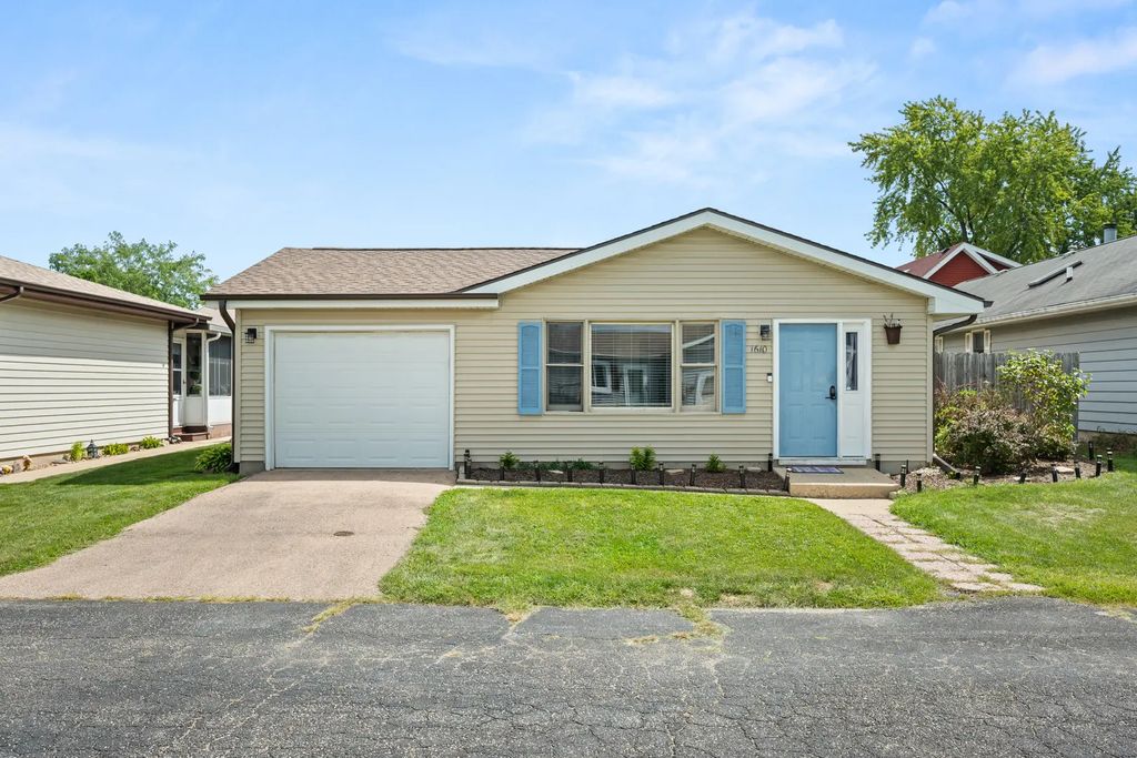 1610 Meadowbrook Court, Sycamore