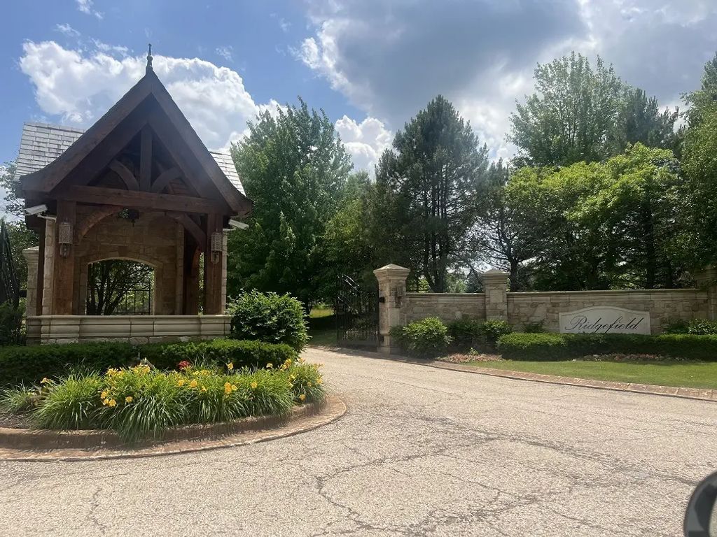 18n647 Ridgefield Boulevard, Huntley
