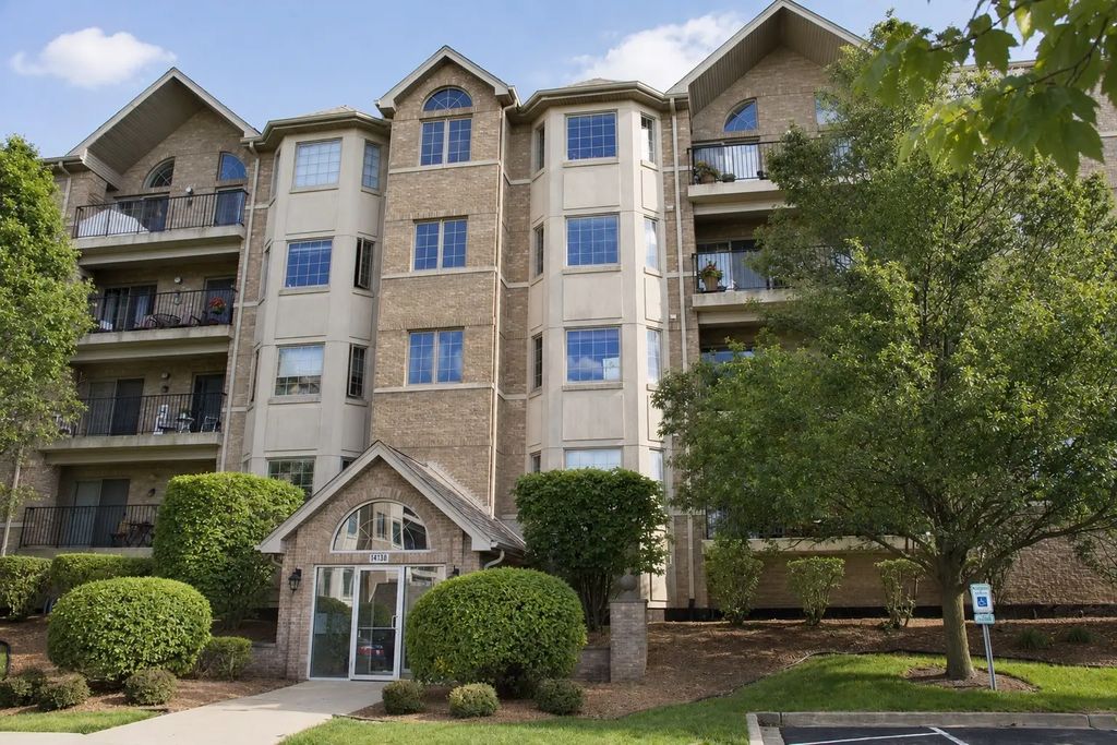 14130 Sheffield Drive 303, Homer Glen