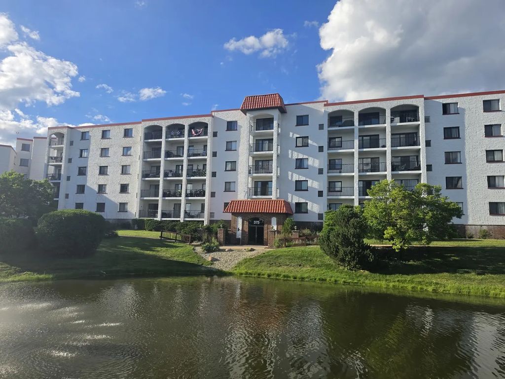 375 Plum Creek Drive 103, Wheeling