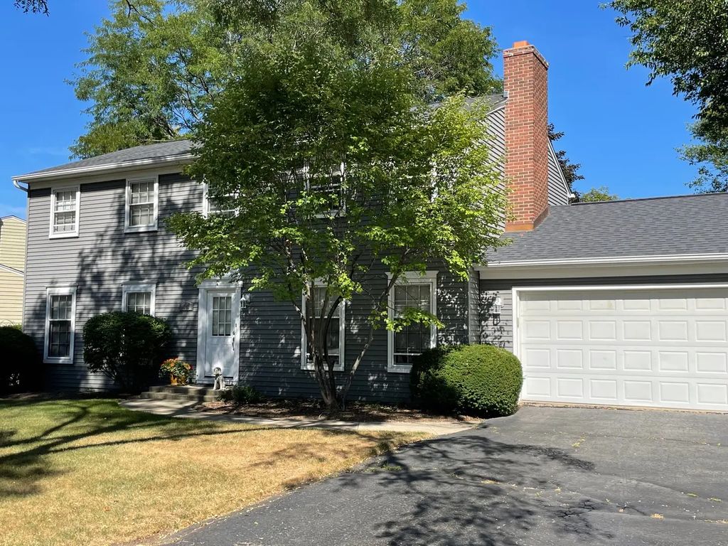 102 N Stauffer Drive, Naperville