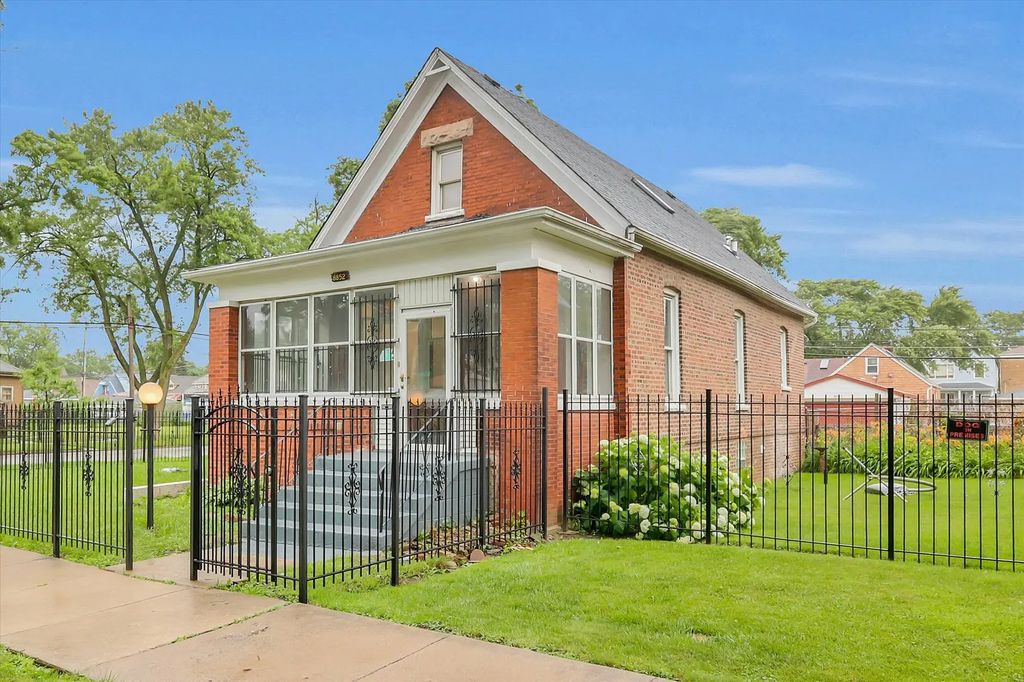 8852 S Wallace Street, Chicago