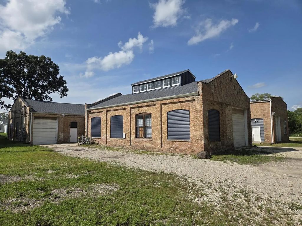 542 Washington Street B, Woodstock