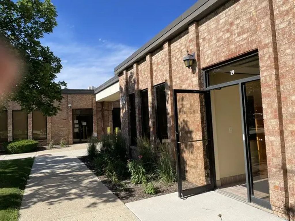 832 E Rand Road 19, Mount Prospect