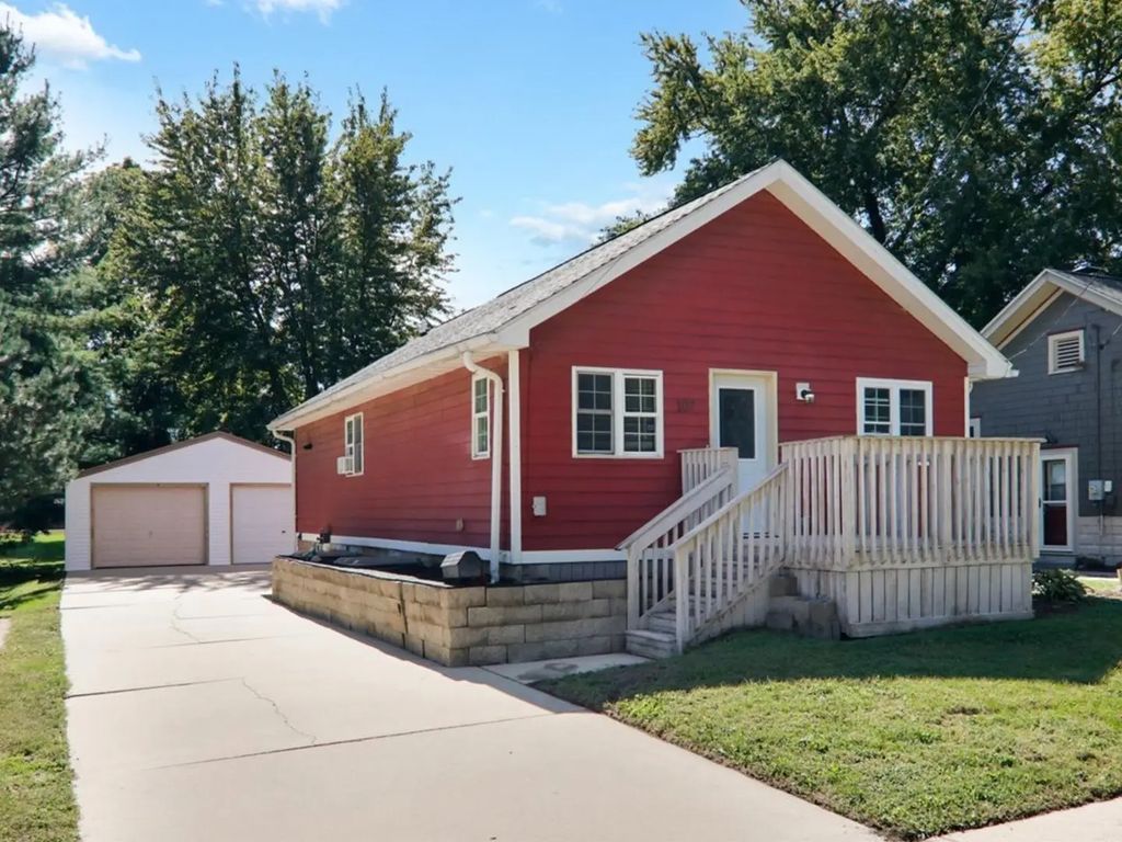 107 E Poplar Street, Normal
