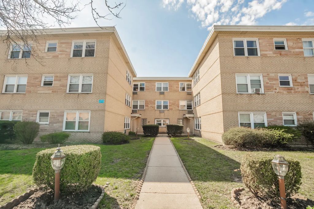 4629 Main Street 3a, Skokie, 60076