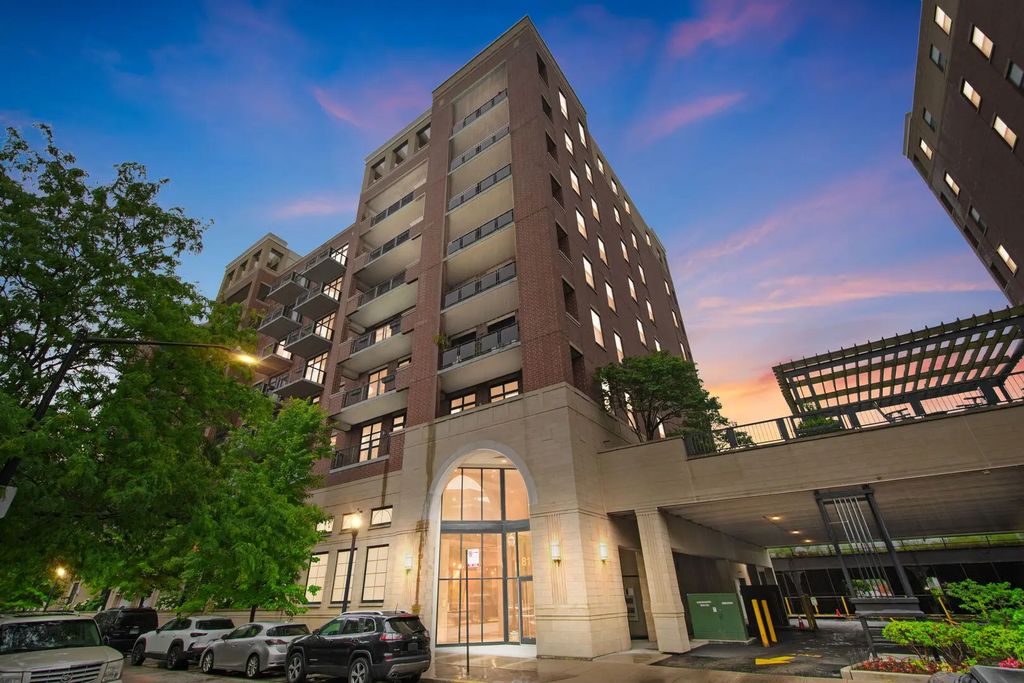 811 W 15th Place 502, Chicago