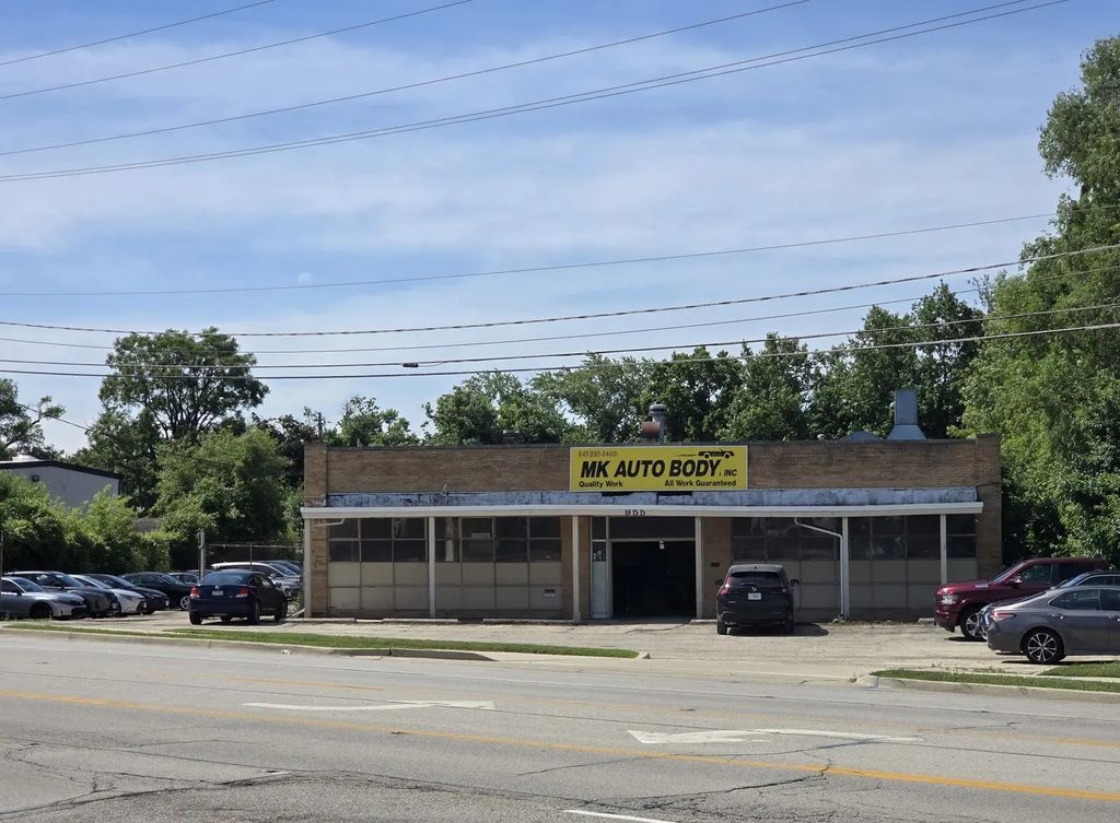 955 Rand Road, Des Plaines