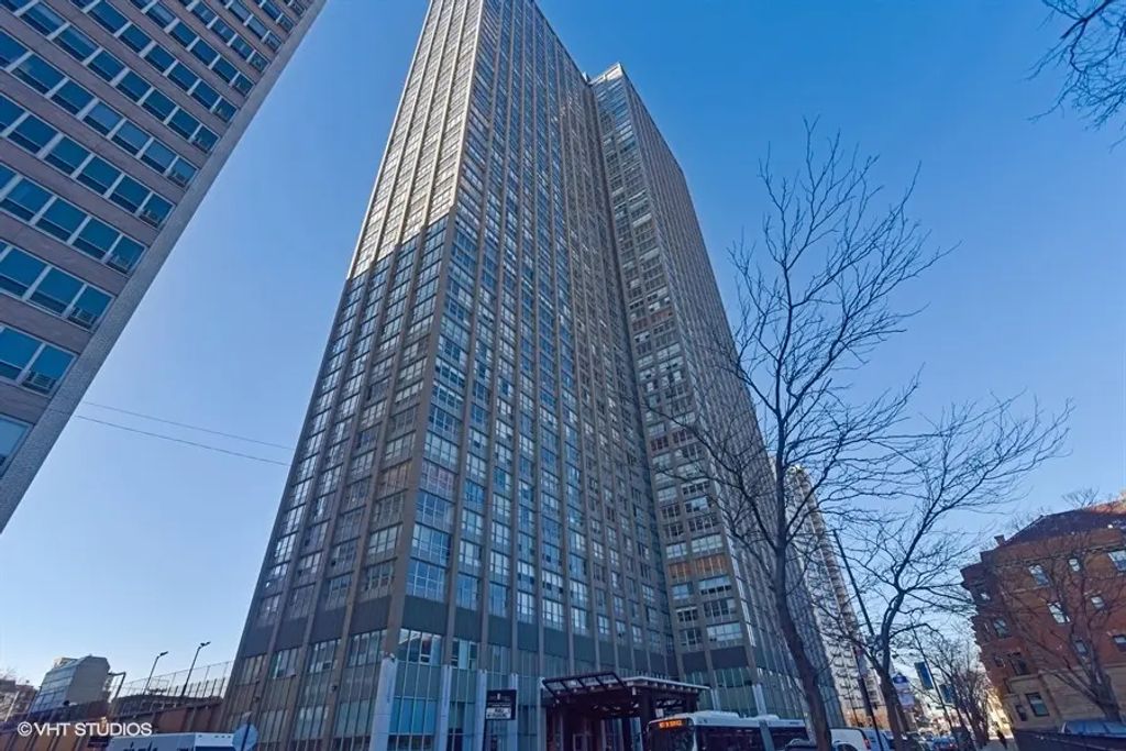 655 W Irving Park Road 4202, Chicago, 60613