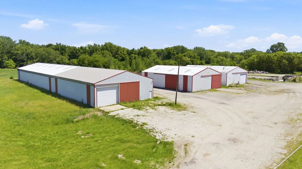 1202 Illinois Highway 84, Colona