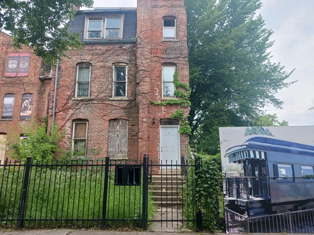 10430 S Maryland Avenue, Chicago