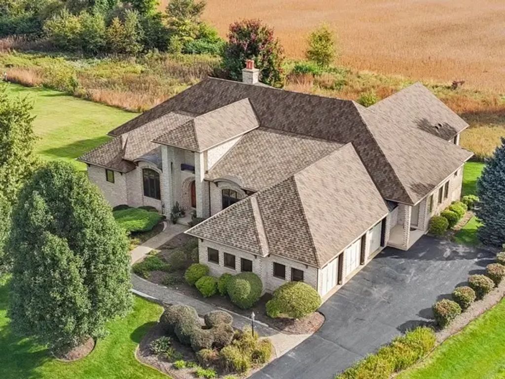 1311 E Longwood Drive, Woodstock