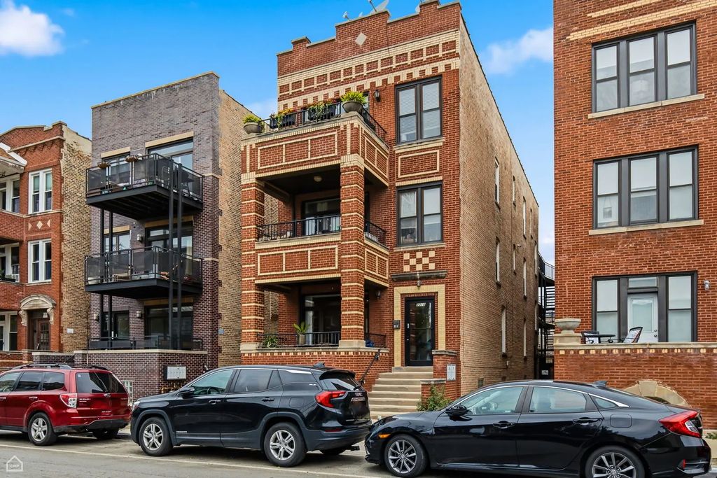 2318 W Augusta Boulevard 1a, Chicago
