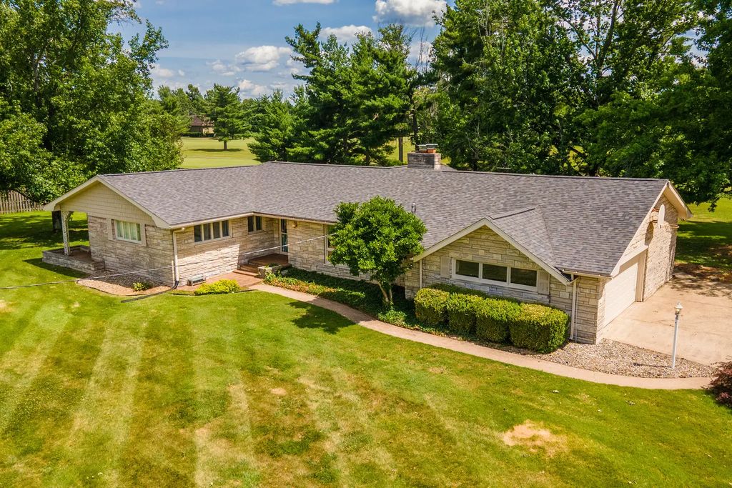919 W Grand Ave. Street, Carterville