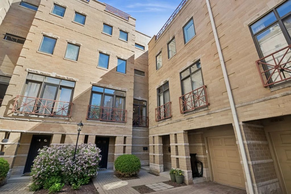 1350 W Byron Street 7, Chicago, 60613