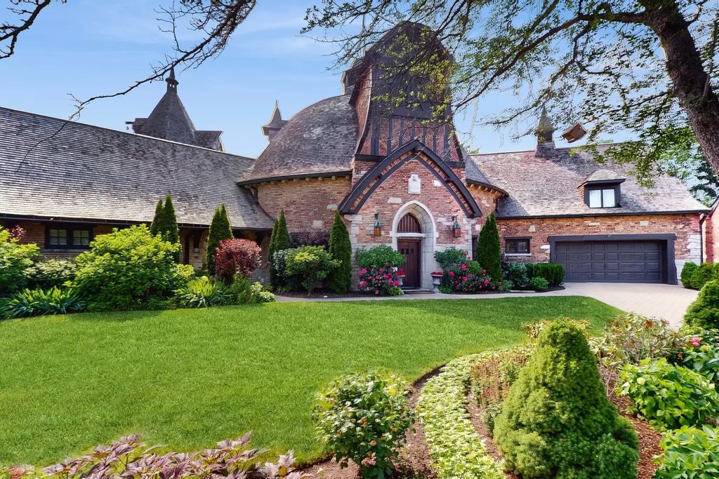 570 Hathaway Circle, Lake Forest, 60045