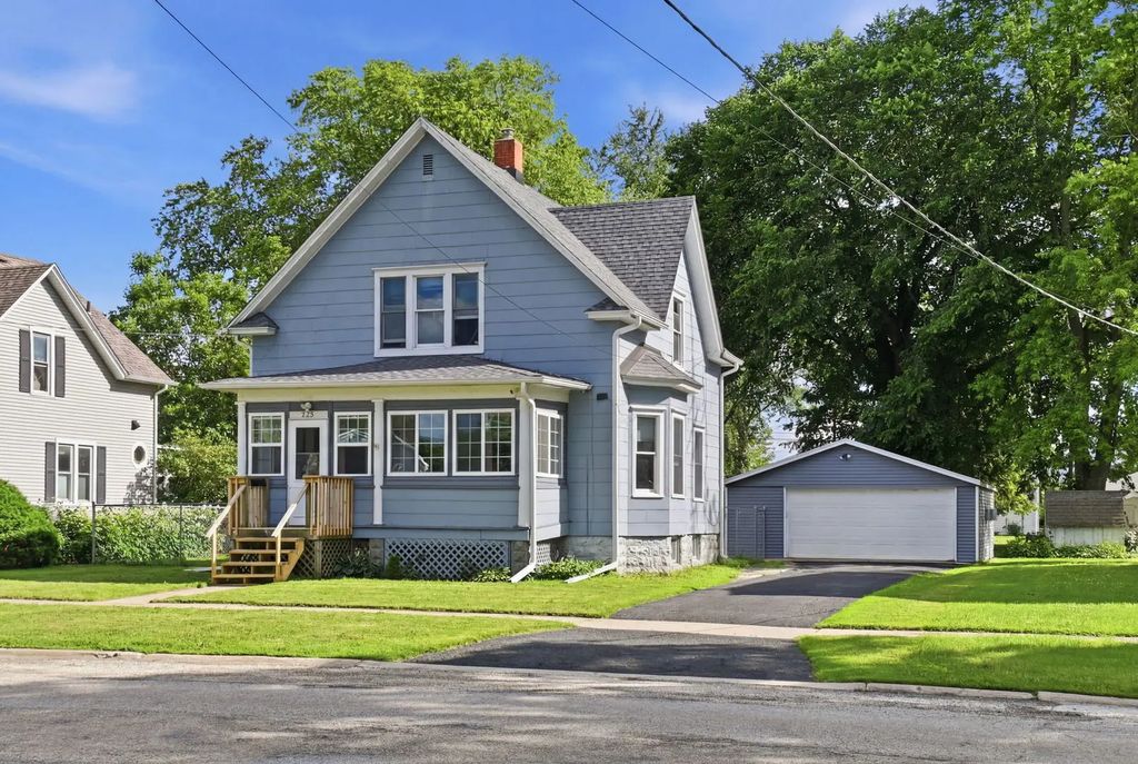 924 Prospect Street, DeKalb