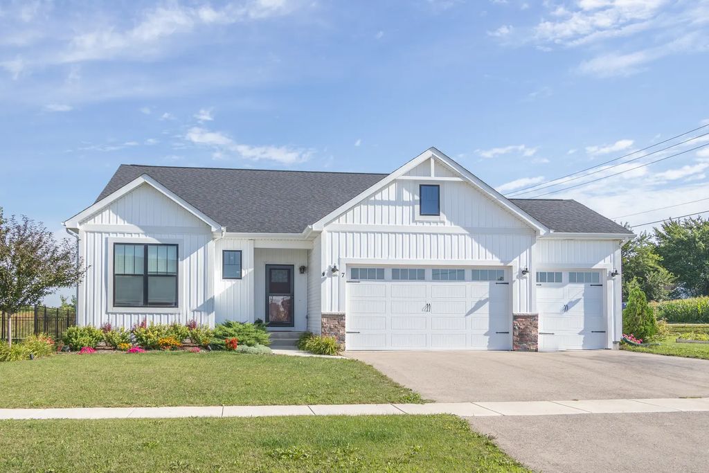 1731 S 5th Street, Eldridge