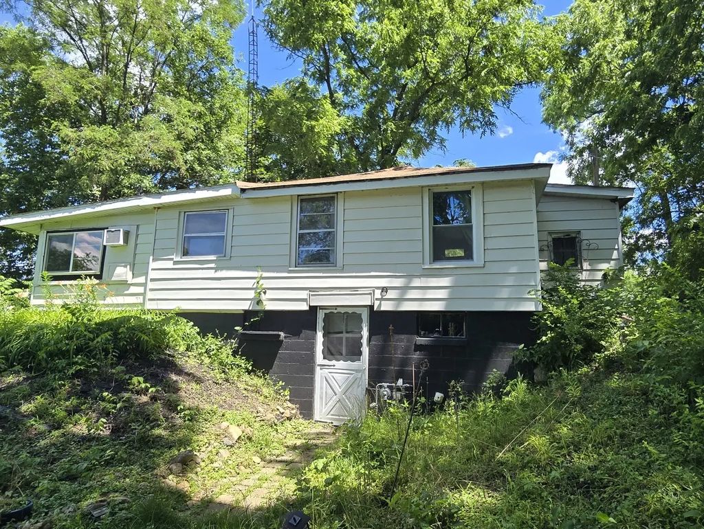 1977 N 3103rd Road, Ottawa
