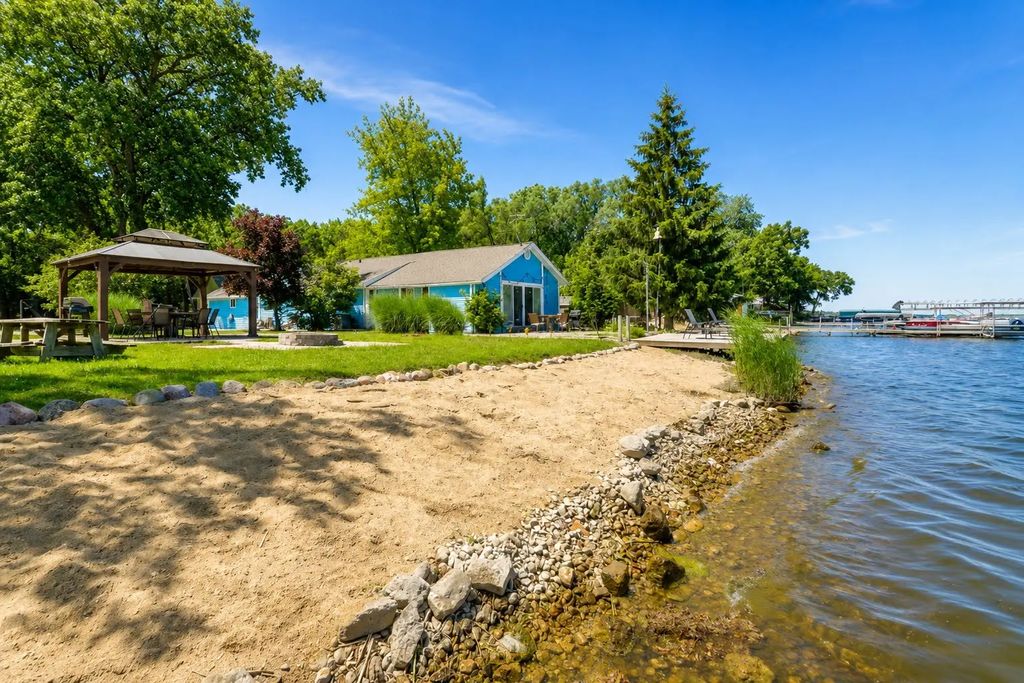 27717 W Grass Lake Drive, Spring Grove