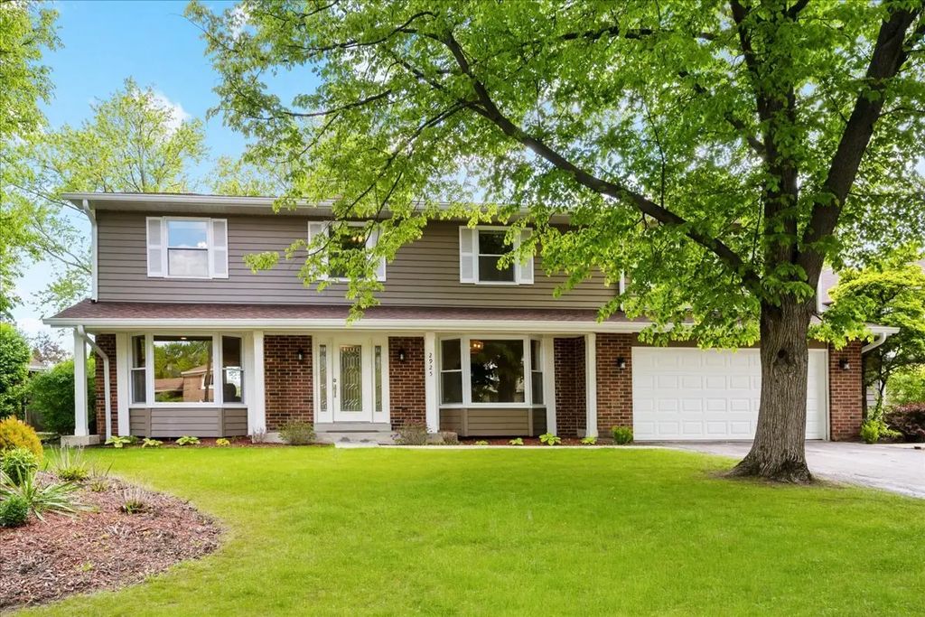 2925 Parkside Drive, Highland Park, 60035