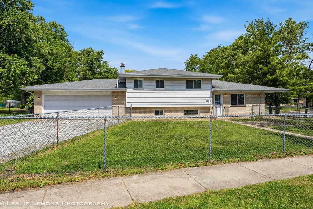 16388 Terry Lane, Oak Forest