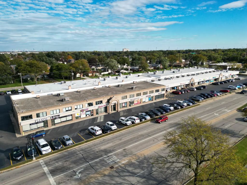 559 York Street, Elmhurst
