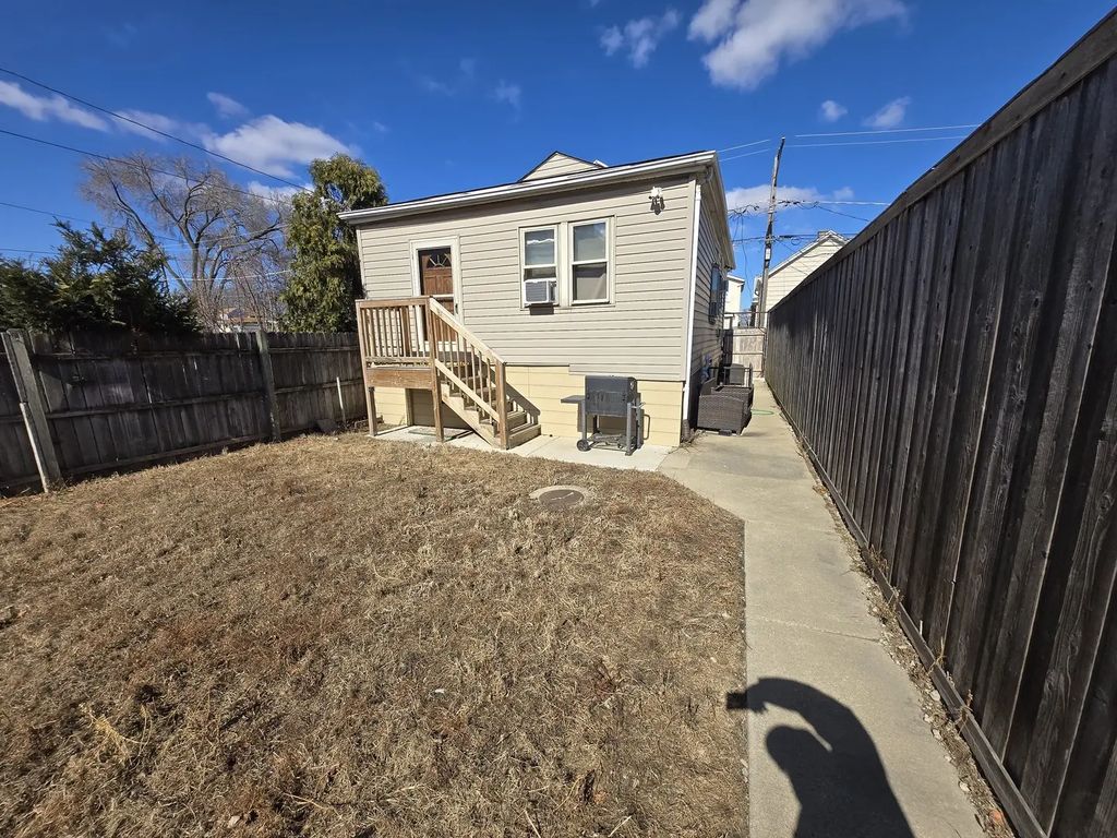 5750 W 65th Street, Chicago, 60638