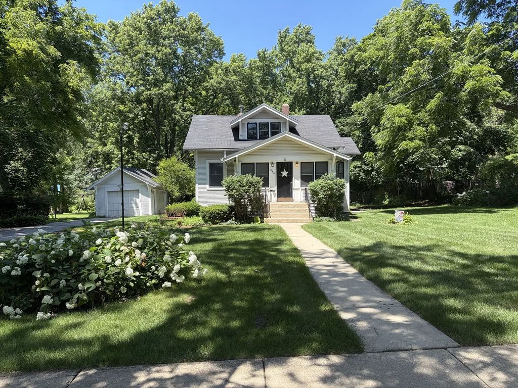 240 Hill Avenue, Glen Ellyn