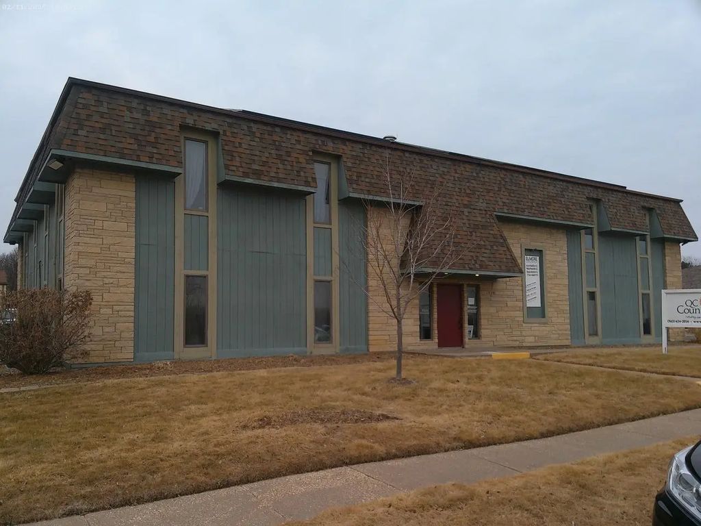 2028 E 38th Street 1, Davenport