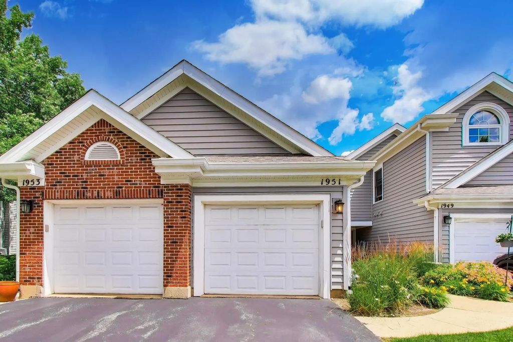 1951 N Stillwater Road, Arlington Heights