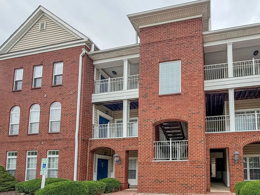1903 N Lincoln Avenue 220, Urbana