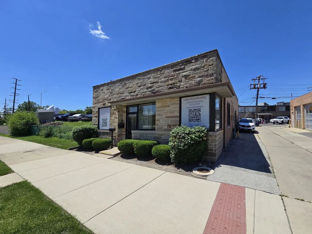 38 N Broadway Street, Des Plaines