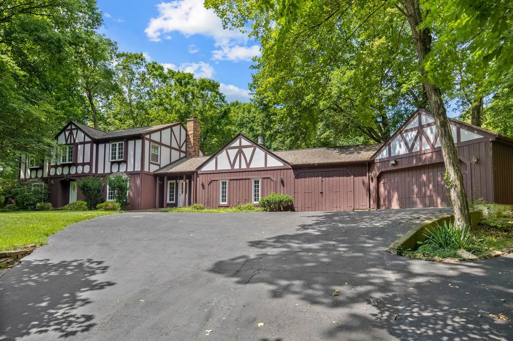 34w398 Country Club Road, Wayne