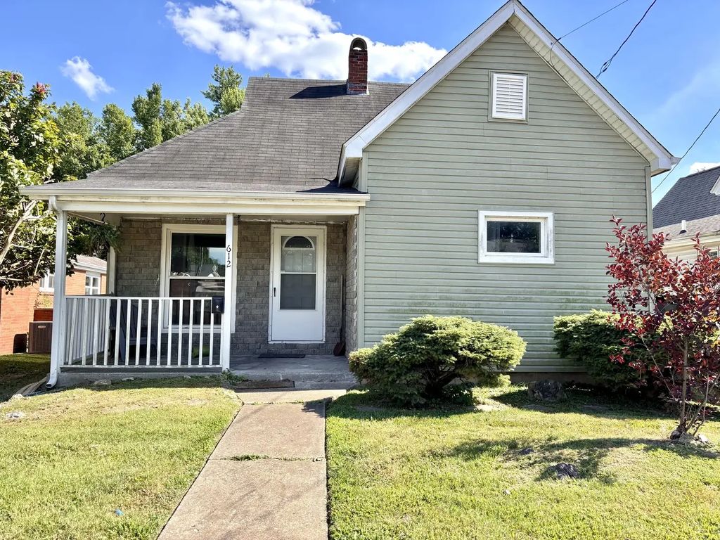 612 W Monroe Street W, Herrin