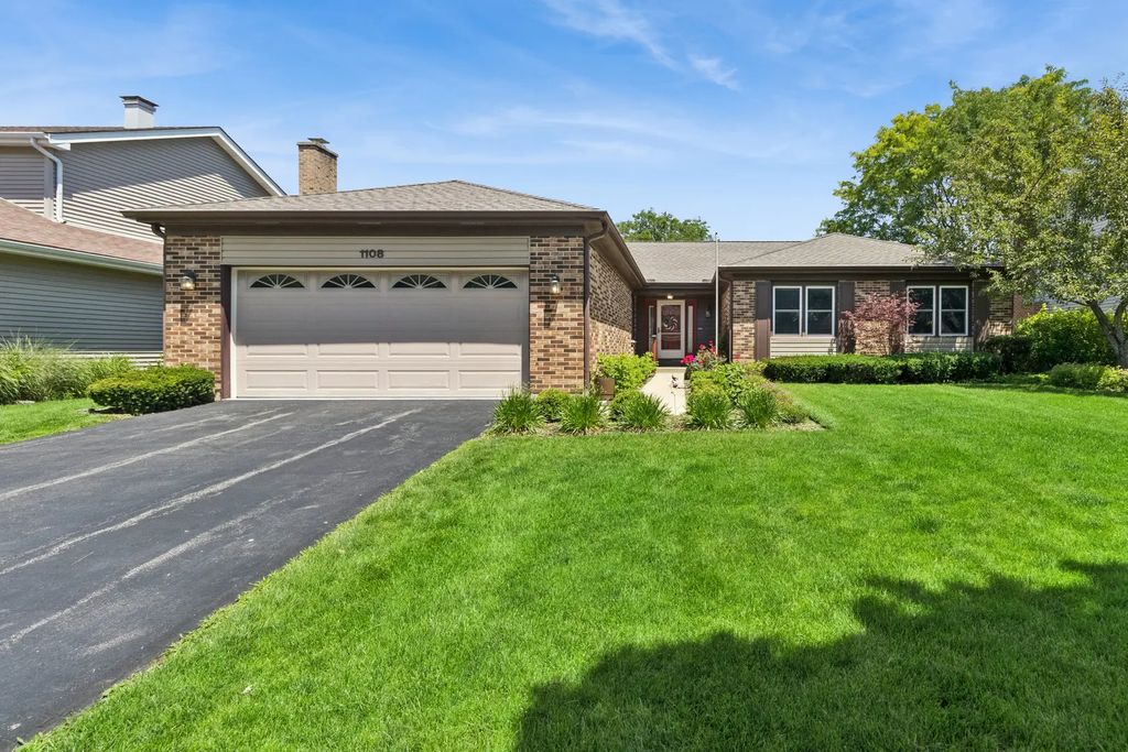 1108 E Oxford Lane, Arlington Heights