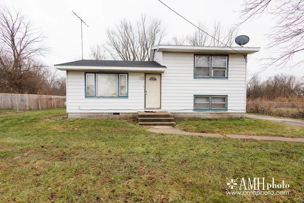 12878 E 2310s Road, Pembroke Twp