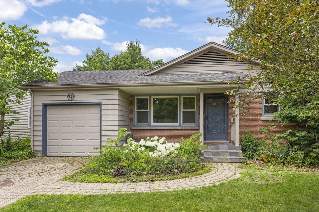 1020 S Gables Boulevard, Wheaton