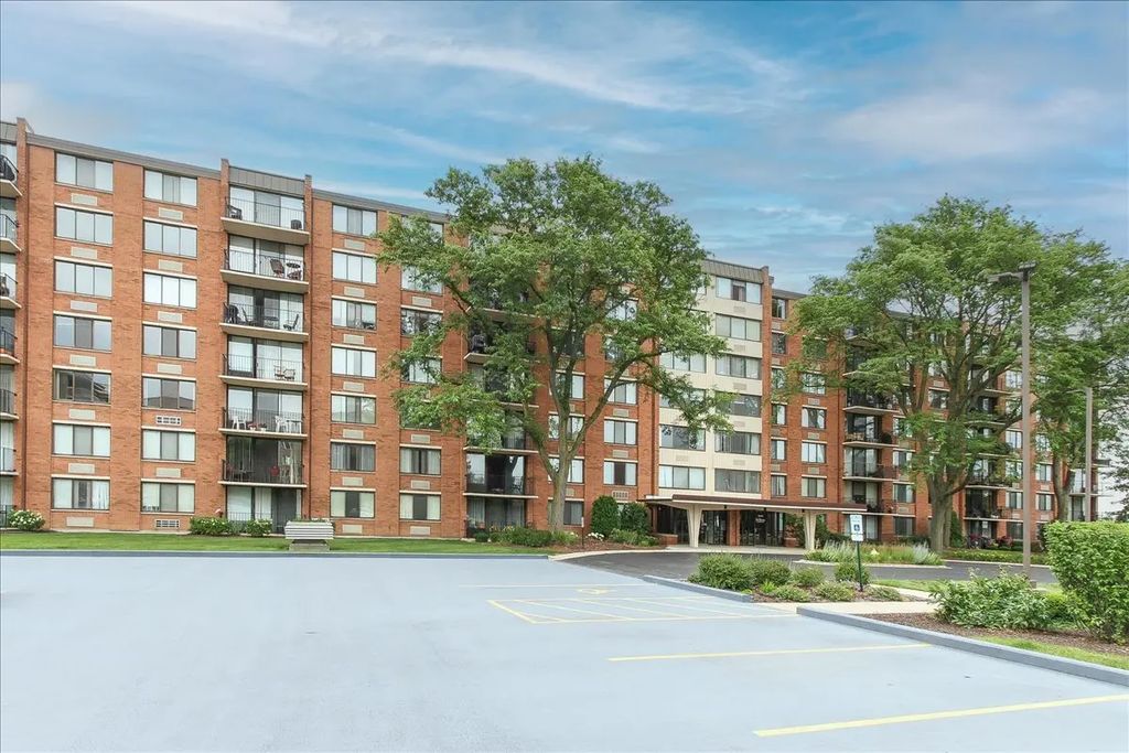 2000 Saint Regis Drive 6j, Lombard